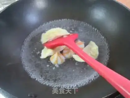 Make Egg dumpling seeds for wheat noodles step 1