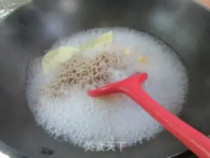 Make Egg dumpling seeds for wheat noodles step 2