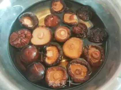 Make Mushroom beef sauce step 1