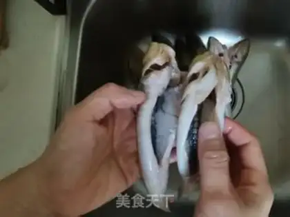 Make Soy sauce and catfish step 0