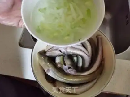 Make Soy sauce and catfish step 4