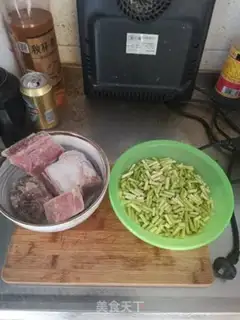 Make Garlic fried meat step 1