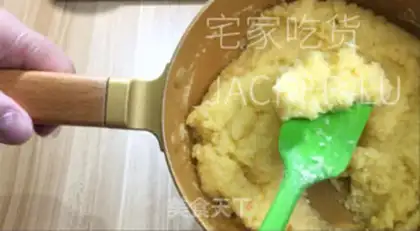 Make Milky coconut rolls step 3