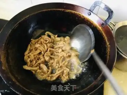 Make Garlic chili past oil step 4