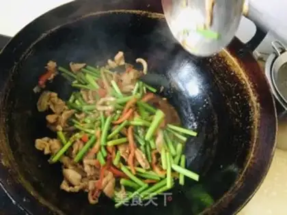 Make Garlic chili past oil step 9
