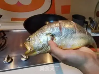 Make Burning yellow fish step 14