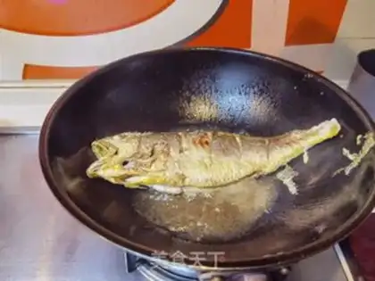 Make Burning yellow fish step 16