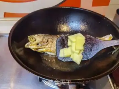 Make Burning yellow fish step 17