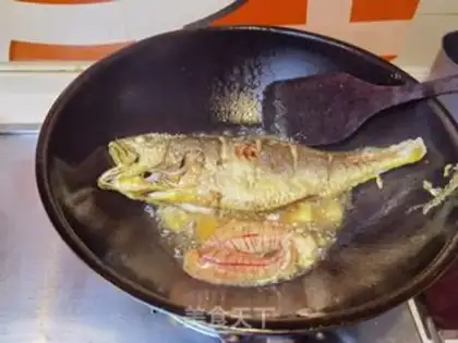 Make Burning yellow fish step 18