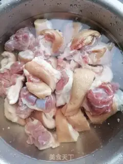 Make Red burning pig hoof step 0