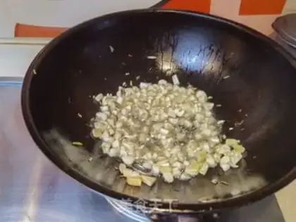 Make Garlic intestines step 9