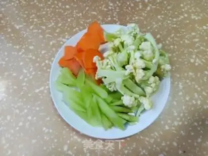 Make A gravy carrot step 0