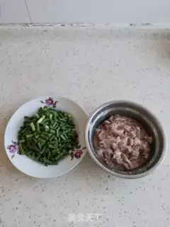 Make Garlic fried meat step 1