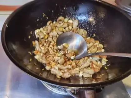 Make Garlic intestines step 13