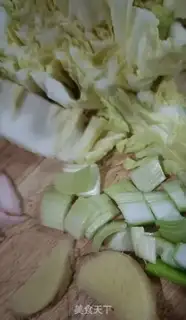 Make Pork cabbage fried mushrooms step 2
