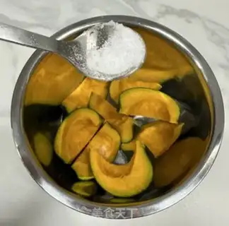 Make Pumpkin with garlic step 0