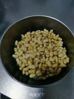 Make Spinach with soybeans step 1