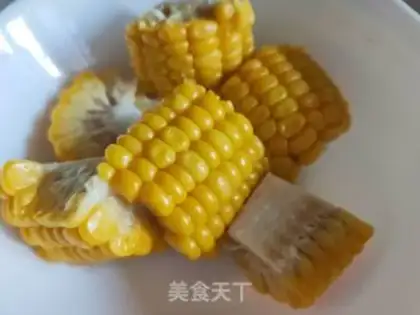 Make Carrot mountain medicine corn ribs soup step 1