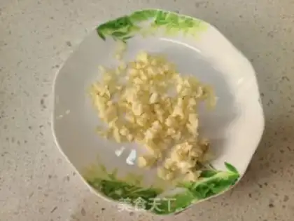 Make Peanut spinach step 1
