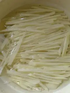 Make Dry peppers with potatoes step 0