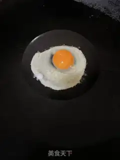Make Eggs soup step 1