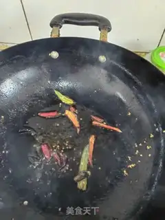Make Dry peppers with potatoes step 1