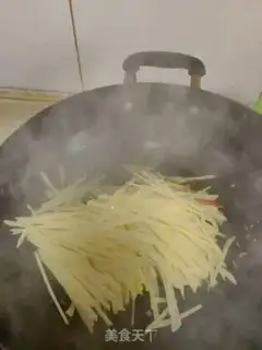 Make Dry peppers with potatoes step 2