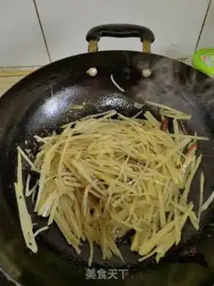 Make Dry peppers with potatoes step 4