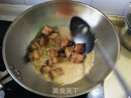 Make Red roast potato stew step 1