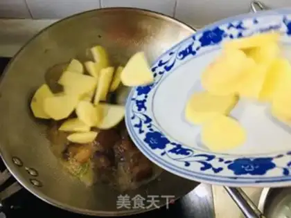 Make Red roast potato stew step 2