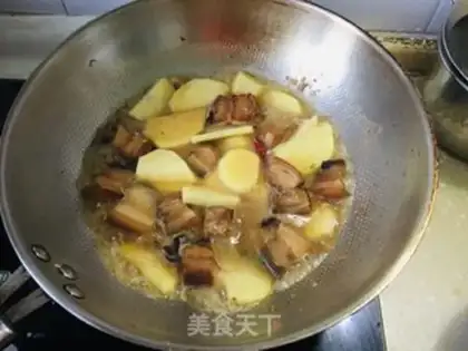 Make Red roast potato stew step 3