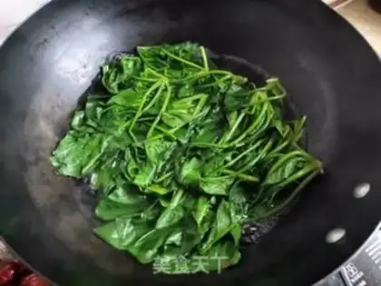 Make Spinach baked eggs step 1