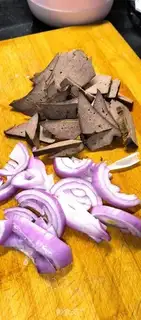 Make Onion with liver step 0