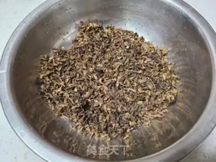 Make Scrambling with garlic step 0