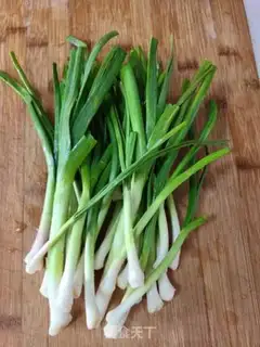 Make Scrambling with garlic step 2