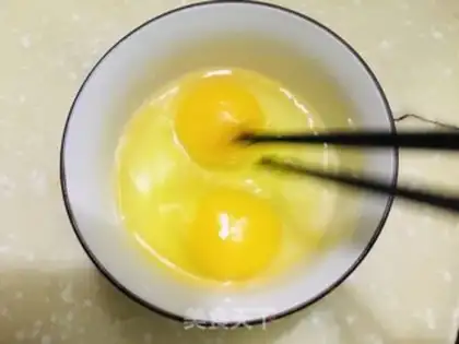 Make Celery fried eggs step 0