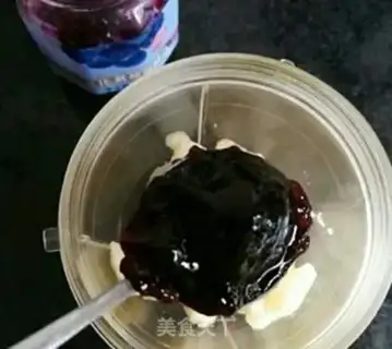Make Yogurt cereal shake step 2