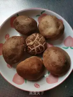 Make Fry mushrooms and fried chickens step 1