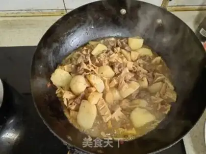 Make Beef with potatoes step 4