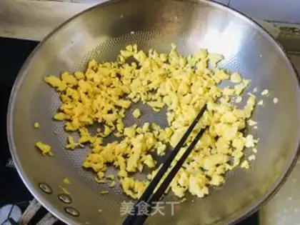 Make Eggs and pickles step 0