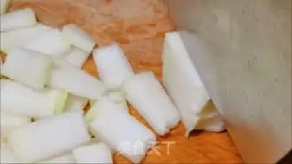 Make Shrimp melon soup step 1