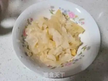 Make Silver ear soup step 1