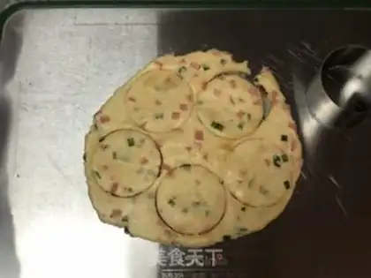 Make Onion meat and ham scone step 4