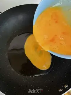 Make Crab willow fried eggs step 4