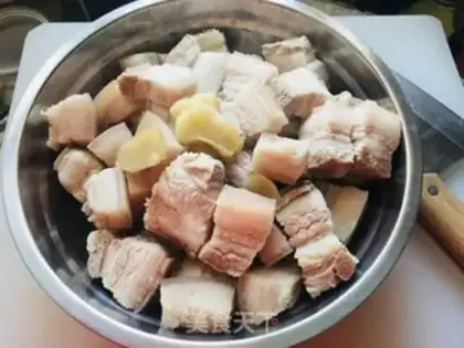 Make Red roast sauerkraut step 1