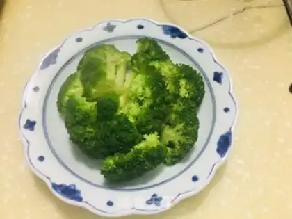 Make ♪ Burn the broccoli ♪ step 1