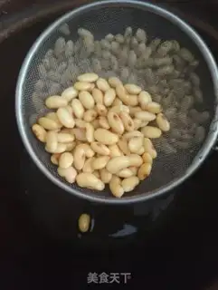 Make Soybean carrots, broccoli soup step 2