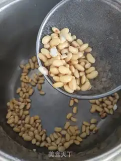Make Soybean carrots, broccoli soup step 3