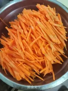 Make Horseshoe carrots for sausages step 0