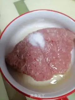 Make Fresh meat soup step 1